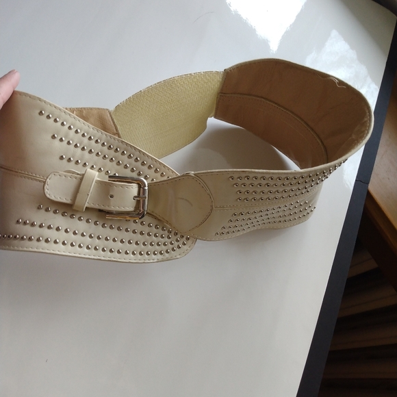 Really Funky Wide Belt with rivets, Adjustable Elastic and Belt Buckle Vintage - Picture 3 of 11